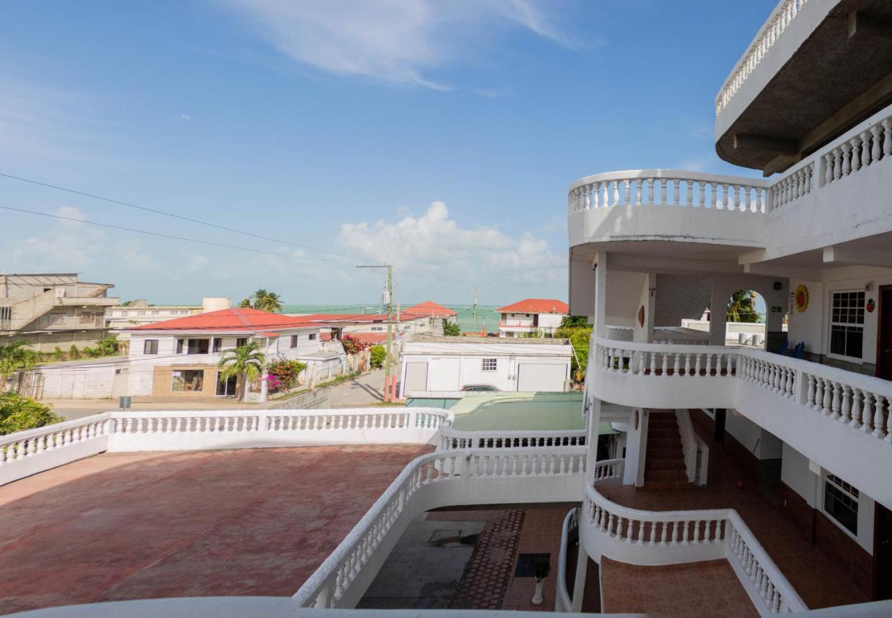 Las Palmas Hotel Corozal Exterior photo